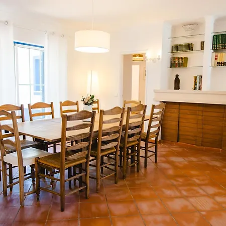 Casa Dos Pocinhos بيت للعطل