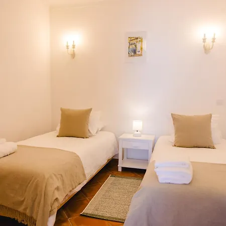 Casa Dos Pocinhos بيت للعطل *